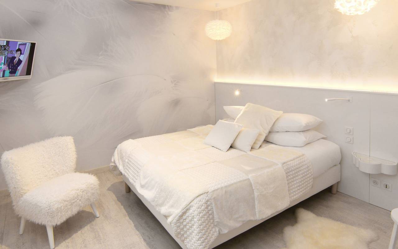 White bedroom romantic night strasbourg